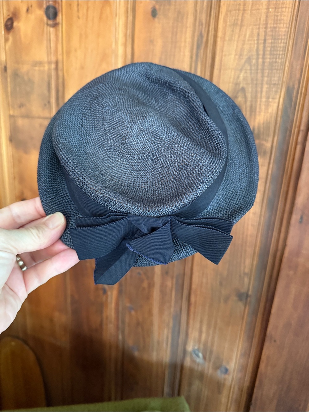 Vintage 1940 Classic Navy Straw hat with Grosgrain Bow